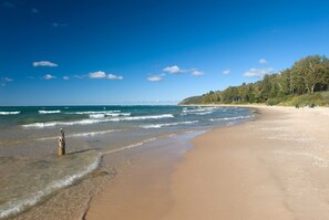 The Jolli-Lodge beach is ever-changing (photo 2017)