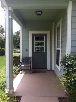 welcoming entrance
with out any steps.
Well lit entrance and maintained yard.
