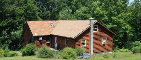 BEAUTIFUL CABIN - WONDERFUL PLACE TO RELAX AND ENJOY PEACE & QUIET. LOVE!