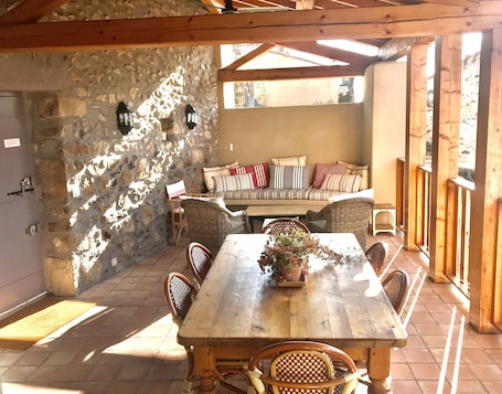Outdoor dining
