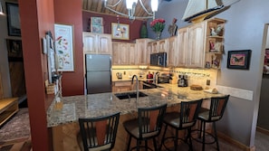 Beaver Creek West M-4 kitchen with breakfast bar