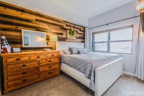 When laying in bed you can roll over to amazing views!