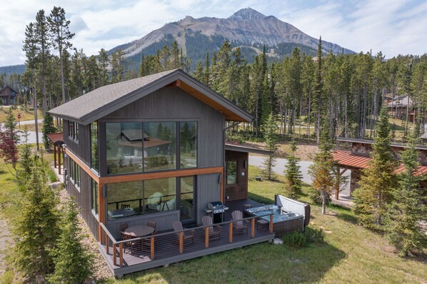 Silvertip Cabin 4 - Summer Exterior 1