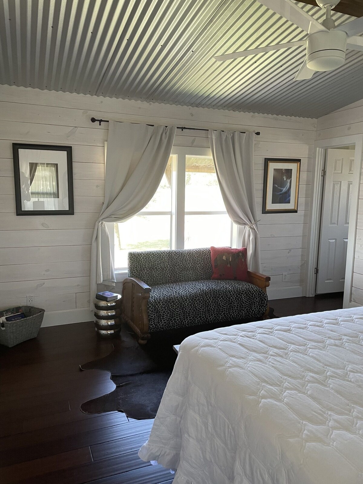 Black Dog Cabins – Round Top, TX