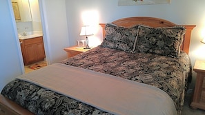 1 queen bedroom with 1/2 bath.
Closet and drawers. Tv in bedroom