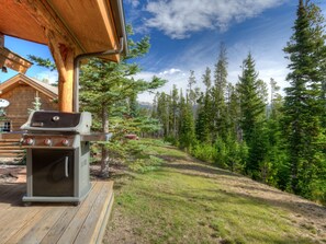 Cowboy Heaven Cabin 7 Rustic, Deck 2