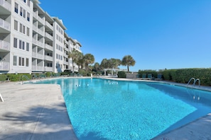 Villa de Goulet - Ocean View Condo in Forest Beach with 2 Community Pools