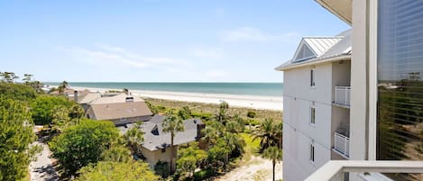 Villa de Goulet - Ocean View Condo in Forest Beach with 2 Community Pools