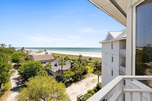 Villa de Goulet - Ocean View Condo in Forest Beach with 2 Community Pools