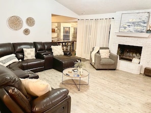 Gather around & chat, watch TV, whatever! This house can handle large groups!