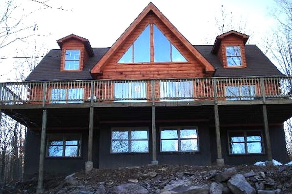 Real Log Cabin Home Facing  The Lehigh River With 3500 Sq Ft. Secluded Area!