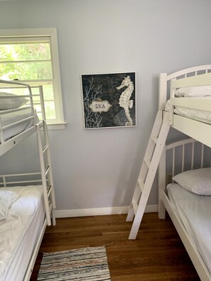 5 twin beds
