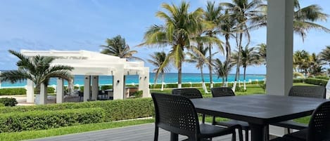 Outdoor dinning set overlooking the ocean.jpeg