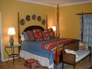 Bedroom with king size bed