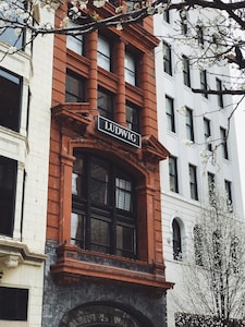 Designer Loft in Center of Downtown