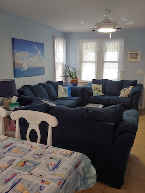 The. cozy living room area has more than enough seating for your entire family!