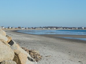 3 miles stretch of Fortunes Rocks Beach