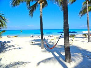 Playa Norte - Beach in front of Nautibeach