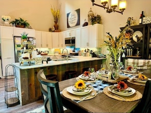 Spacious and beautifully appointed kitchen and dining room, decorated by season!