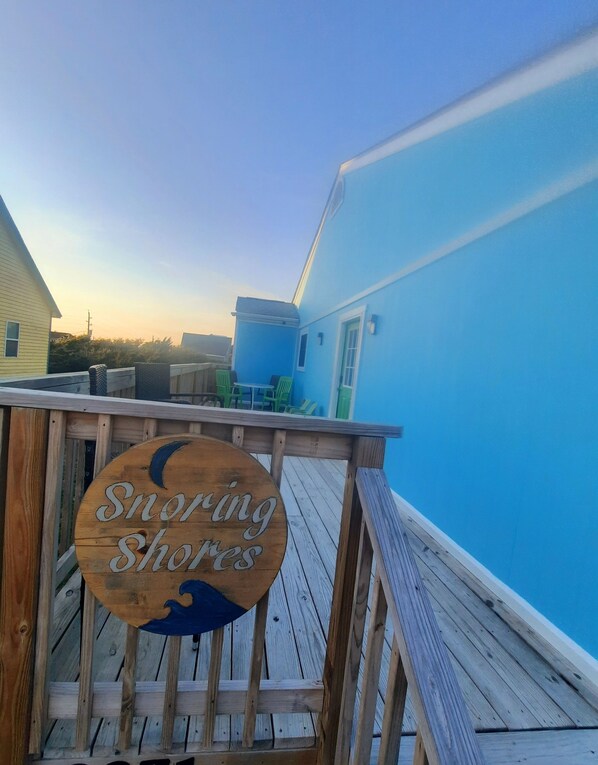 Large  deck to watch the sunset 
