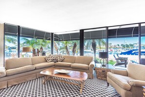 You'll have fabulous views of the bay throughout the home with its floor-to-ceiling windows.
                