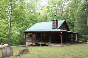 Very spacious porch