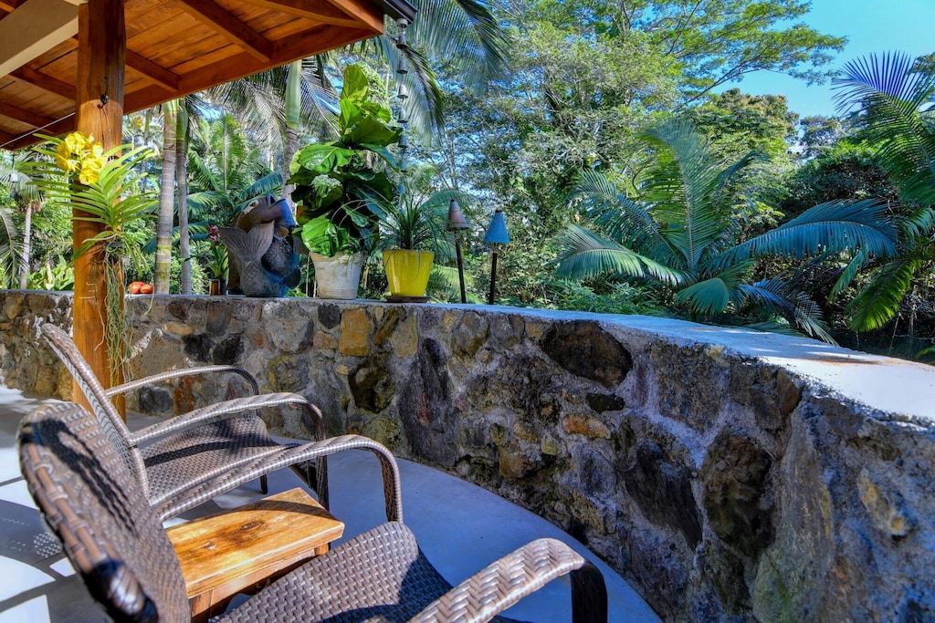 This rental house in Hilo Hawaii is located in one of the best areas to stay on the Big Island