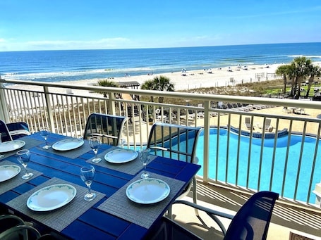 Balcony: Amazing Views!Table for 6, 2 Lounge Chairs. Beach Towels Included!