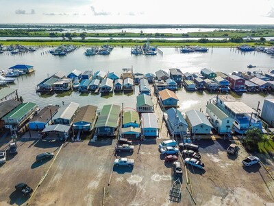 HOUSEBOAT (2br/1ba) RECENTLY RENOVATED, MAIN DOCK, Sleeps 7-9; Venice Marin