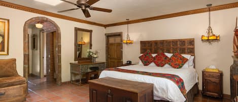 Casita Antigua has a king bed, full kitchen. City of Palm Springs #1623
