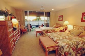 Beautiful 1 Bedroom Condo with Partial Ocean View! Just steps away from beach.