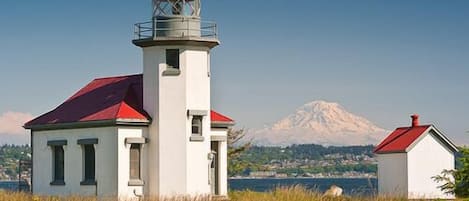 Who can resist this view with "The Mountain" (Rainier) looming on the horizon?!