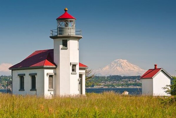 Who can resist this view with "The Mountain" (Rainier) looming on the horizon?!