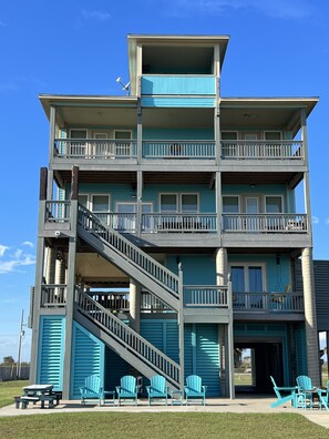 Rear of the house facing the beach