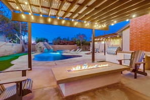 The fire pit is the perfect place to relax in the evening!