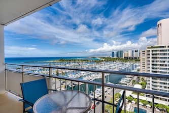 Ilikai 1437 Ocean & Marina Views King Bed / Sofa