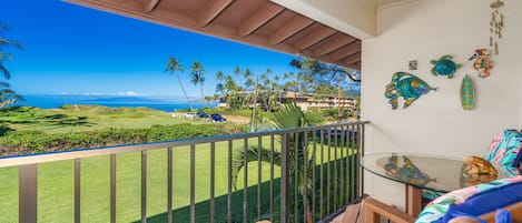 Enjoy oceanfront views relaxing in paradise!! Private lanai and quiet area.