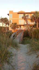 January Special! Beautiful Large Condo on the beach! Private Balcony!