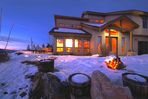 Privacy on the hilltop overlooking the  range and city of Silverthorne