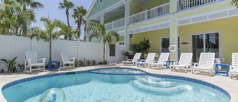 Private heated pool and hot tub is your own island oasis!