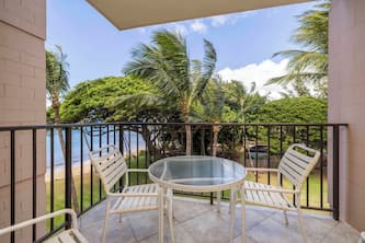 KR407- 1 Bedroom/ 1 Bath - Partial Ocean View Comfortable and Charming!