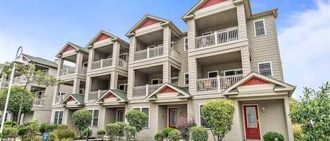 Second Townhouse from the right.