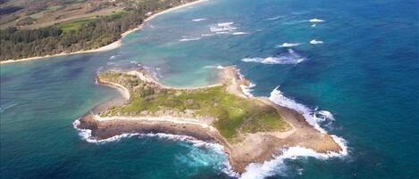 Malaekahana Bay and Goat Island.