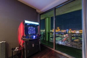 Full Size Retro Arcade. LED lighting & the best games from the 80's & 90's