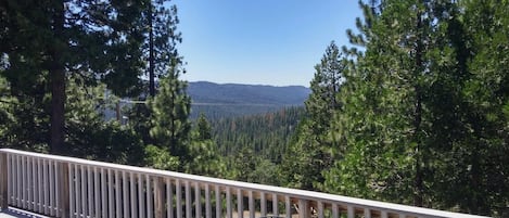 Expansive view of the Stanislaus National Forest
