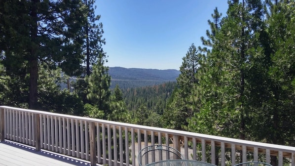 Expansive view of the Stanislaus National Forest
