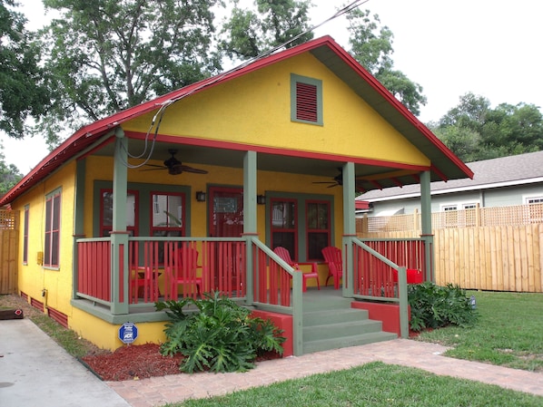 Enjoy a morning coffee on our comfortable front porch with twin tropical fans!