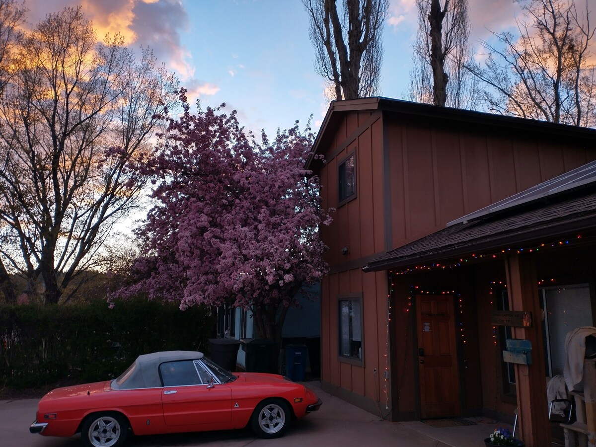 Sweet Private 2 room Guest Suite near Downtown Flagstaff and Snowbowl