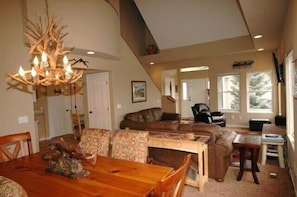 'Mountain Decor' throughout the house; 2 sofas and 1 recliner