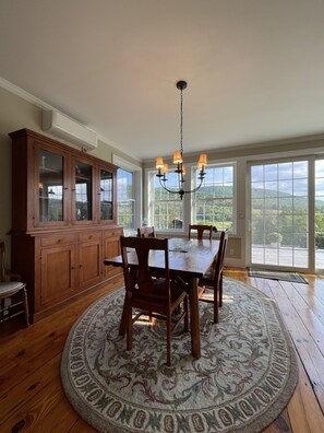 Dining area comfortably seats 4